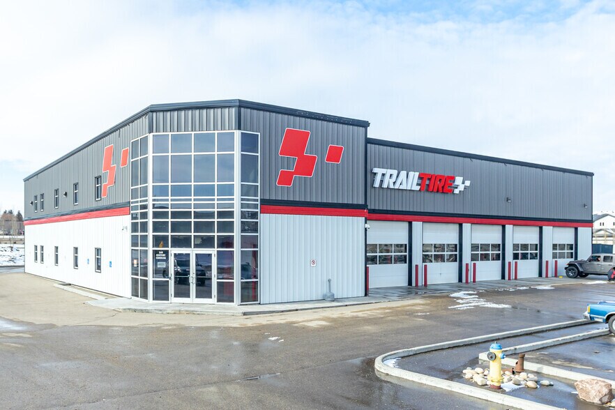 140 Century Cross, Spruce Grove, AB for sale - Primary Photo - Image 1 of 1