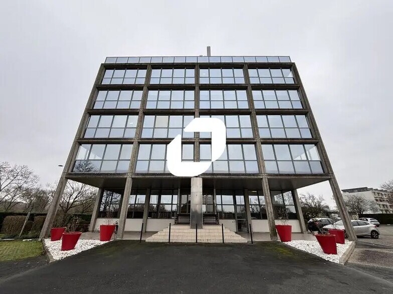 Office in Bordeaux for lease - Building Photo - Image 1 of 16