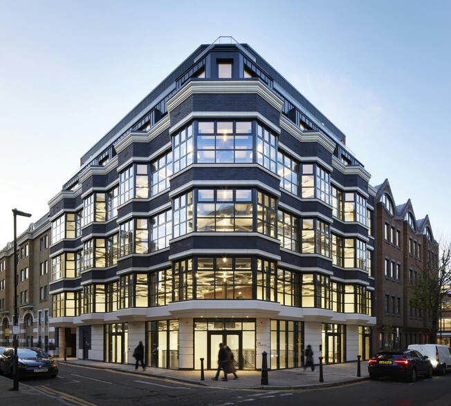 14 St John's Ln, Londres à louer - Photo du bâtiment - Image 2 de 12