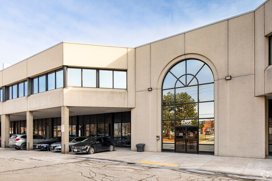 6705 Tomken Rd, Mississauga, ON à louer - Photo du bâtiment - Image 3 de 7