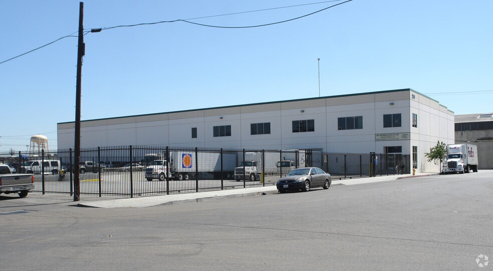 2590 Harriet St, Vernon, CA for lease - Building Photo - Image 2 of 6