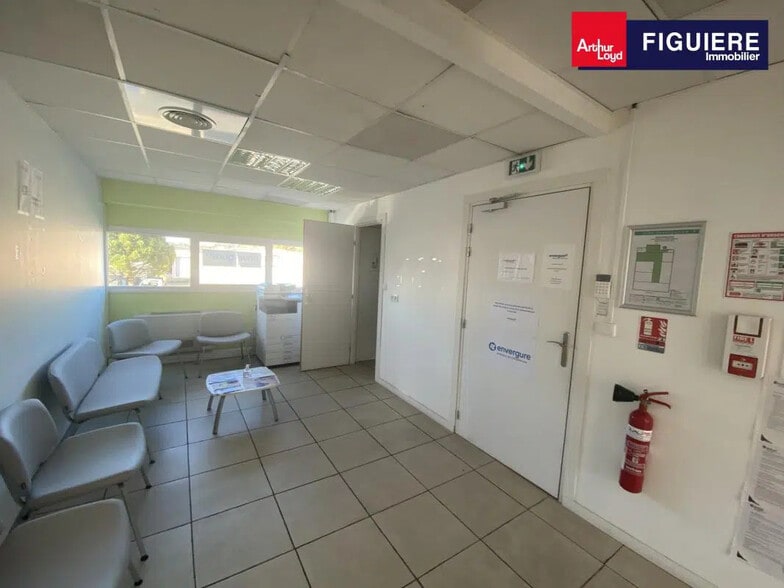 Office in Martigues for lease - Building Photo - Image 3 of 16