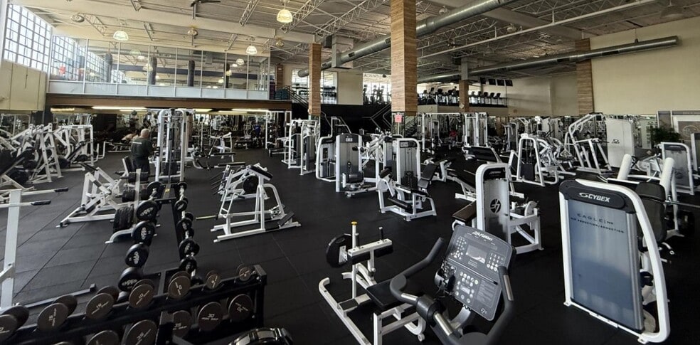 150 N Midland Ave, Saddle Brook, NJ for sale - Interior Photo - Image 2 of 8