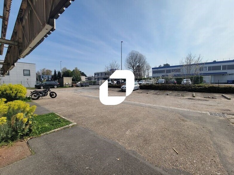 Flex in Les Ulis for lease - Building Photo - Image 3 of 11