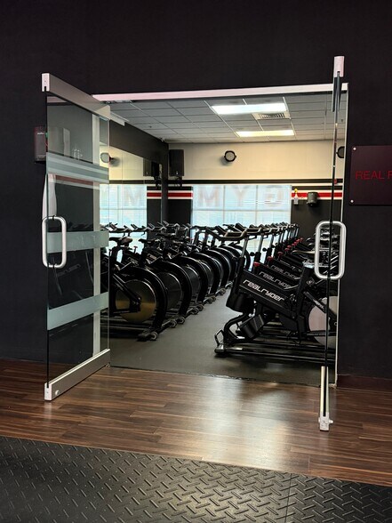 1835 NW 112th Ave, Miami, FL à vendre - Photo du bâtiment - Image 3 de 11