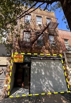 Plus de détails pour 79-33 Myrtle Ave, Glendale, NY - Vente au détail à louer