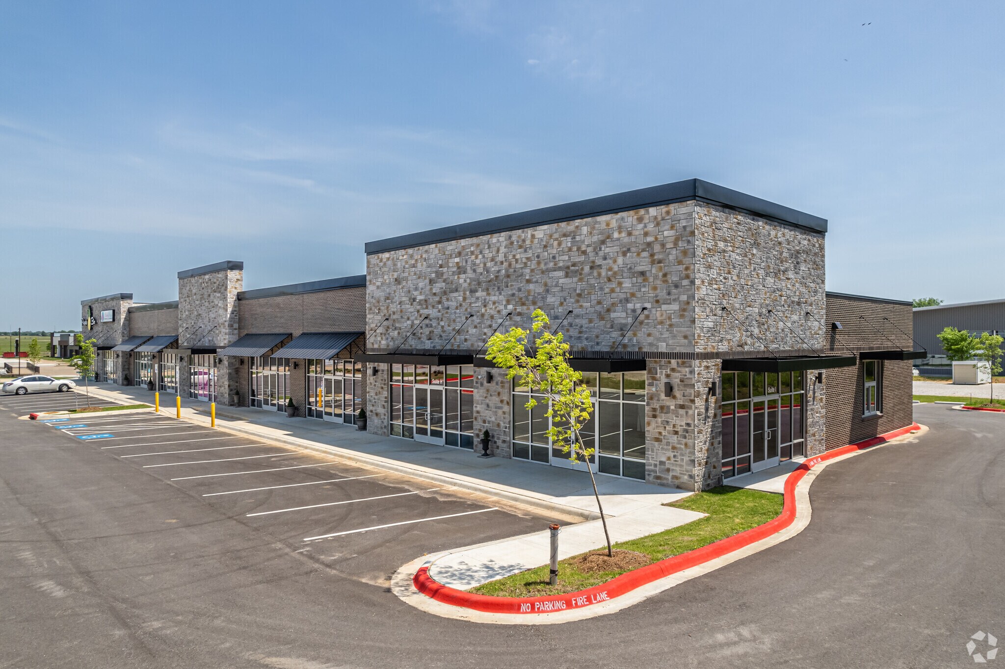 1345 Henri De Tonti, Springdale, AR for lease Primary Photo- Image 1 of 14