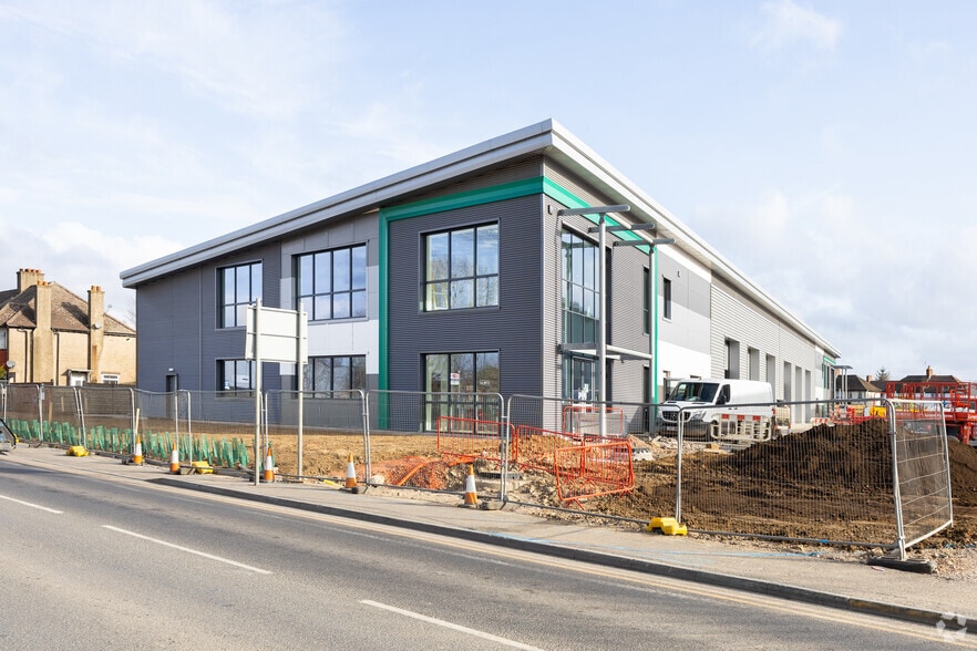 156-160 Beddington Ln, Croydon for lease - Primary Photo - Image 1 of 2