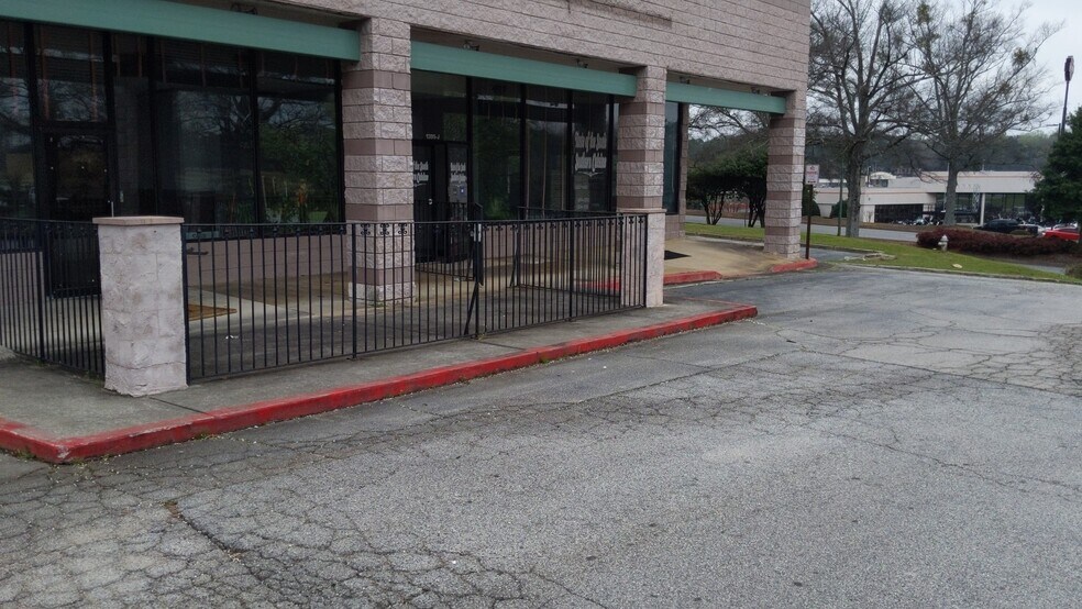 1395 Southlake Pky, Morrow, GA à louer - Photo du bâtiment - Image 3 de 8