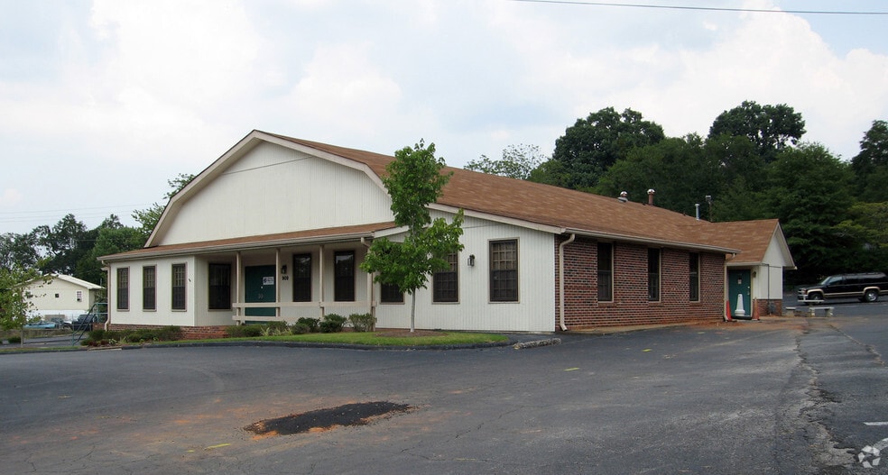 909 SW Atlanta Rd, Gainesville, GA for lease - Building Photo - Image 2 of 10