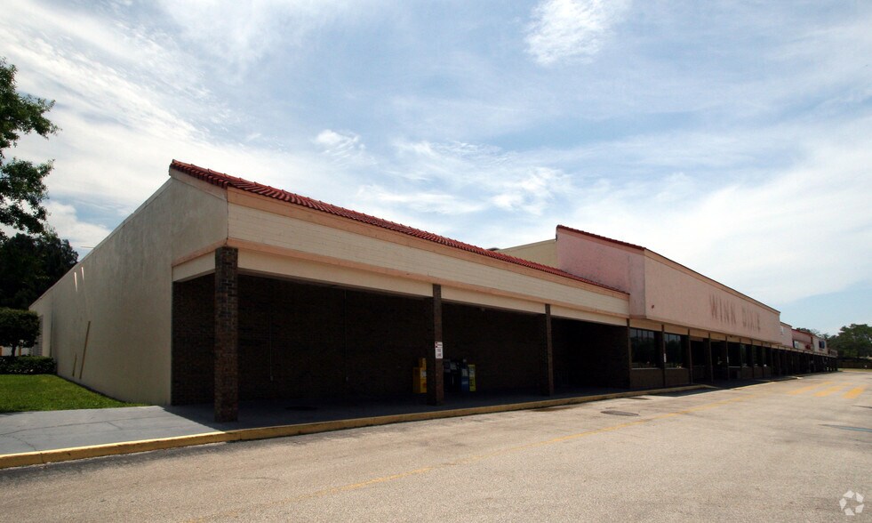 425-491 S Indiana Ave, Englewood, FL à louer - Photo du bâtiment - Image 2 de 6