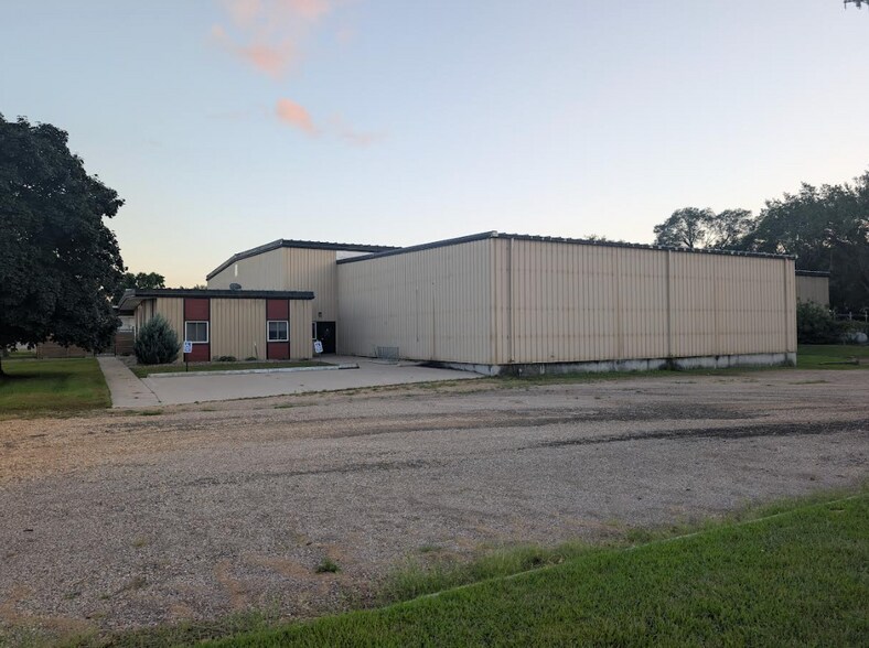 1119 Center St, North Mankato, MN à vendre - Photo du bâtiment - Image 2 de 15
