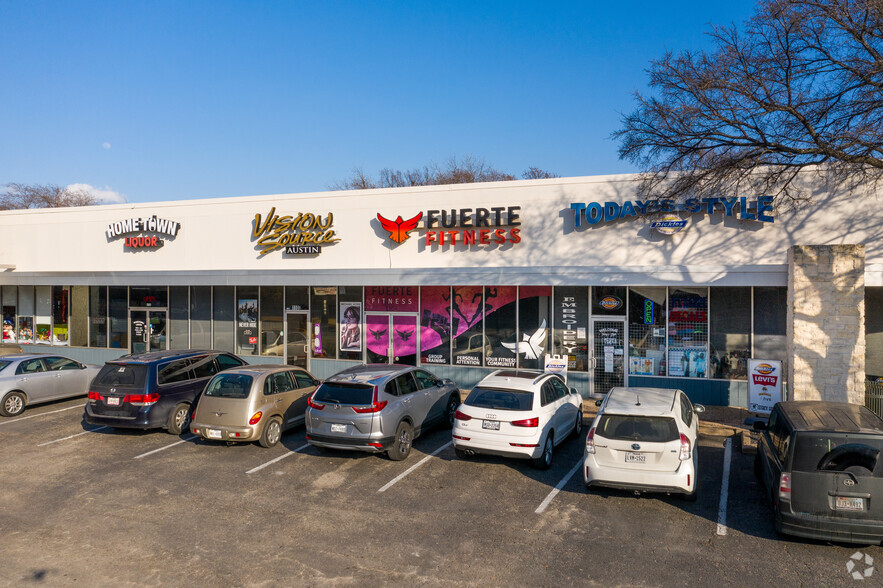 4631 Airport Blvd, Austin, TX for lease - Building Photo - Image 2 of 22