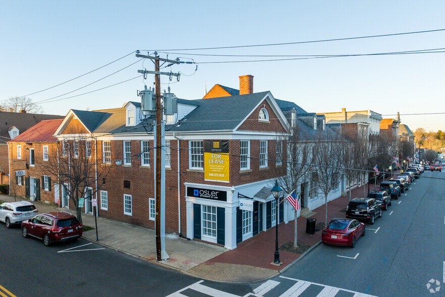 1001 Charles St, Fredericksburg, VA à louer - Photo du bâtiment - Image 3 de 6
