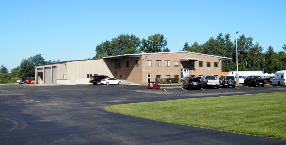 1151 East St, Fairport Harbor, OH à vendre - Photo du bâtiment - Image 1 de 11