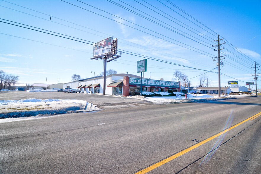 1705 E Pershing Rd, Decatur, IL for sale - Primary Photo - Image 1 of 17