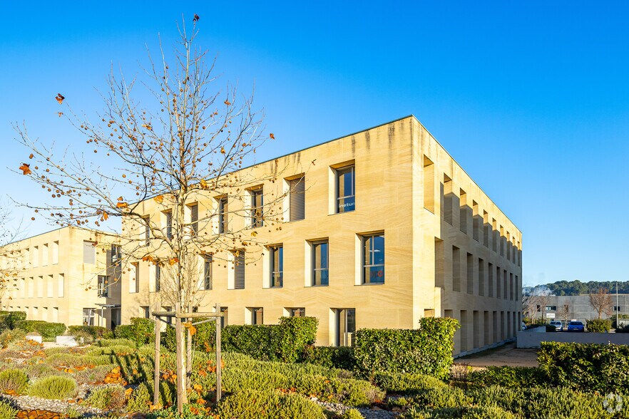 140 Avenue du 12 Juillet 1998, Aix-en-Provence for lease - Primary Photo - Image 1 of 3