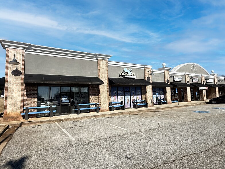 3616 Atlanta Hwy, Flowery Branch, GA à louer - Photo du bâtiment - Image 3 de 6