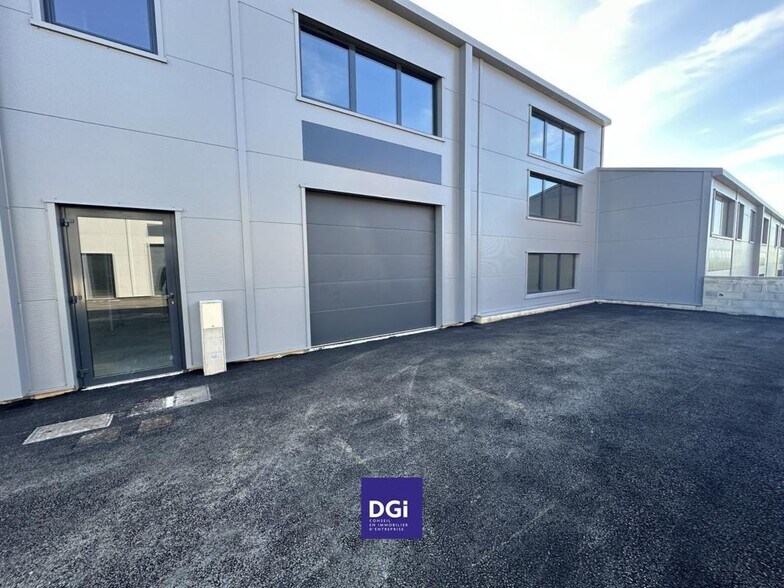 Flex in Nîmes for lease - Building Photo - Image 1 of 6