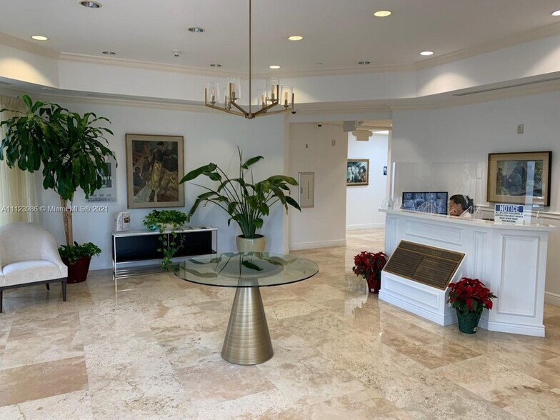 2750 NE 185th St, Aventura, FL à louer - Photo du bâtiment - Image 1 de 12