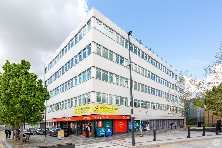 1-4 Castle St, Merthyr Tydfil for lease - Primary Photo - Image 1 of 8