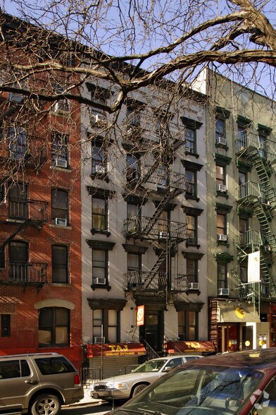 310 E 6th St, New York, NY à louer - Photo du bâtiment - Image 2 de 10