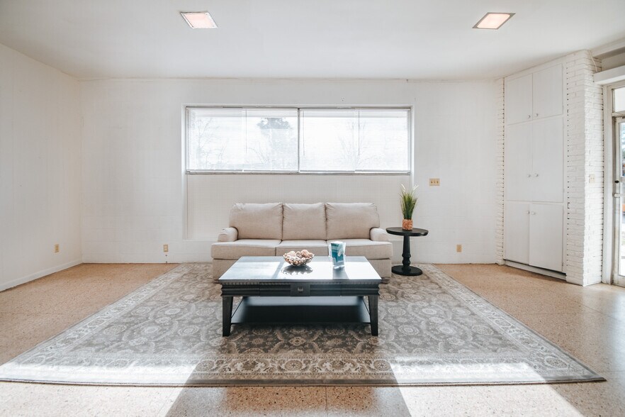 305 N Laurent St, Victoria, TX à louer - Photo du bâtiment - Image 3 de 37