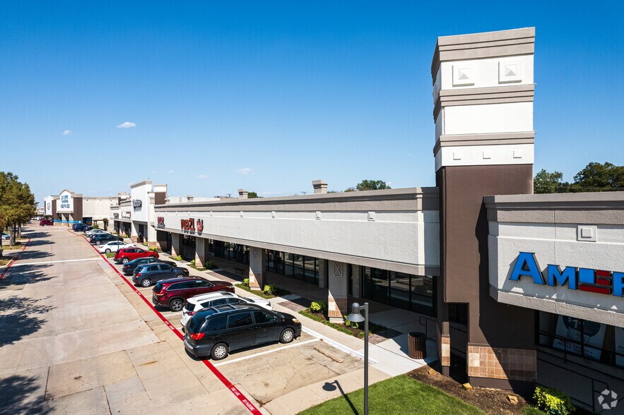 2600-2722 N Josey Ln, Carrollton, TX à louer - Photo du bâtiment - Image 2 de 13