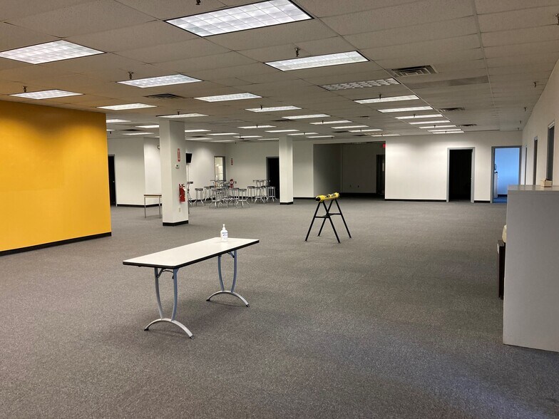 7500 Shadwell Dr, Roanoke, VA à louer - Photo du bâtiment - Image 3 de 25