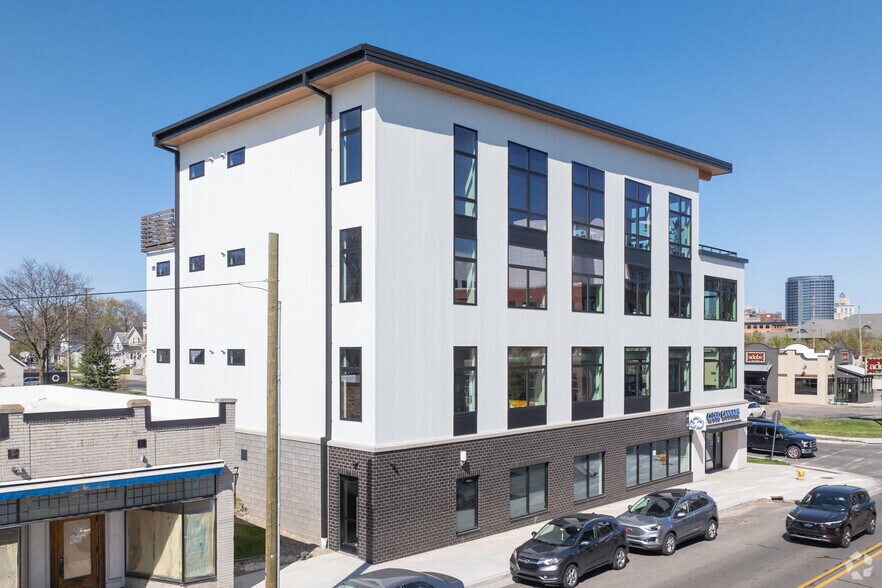 623 Fulton St W, Grand Rapids, MI à louer - Photo du bâtiment - Image 2 de 4