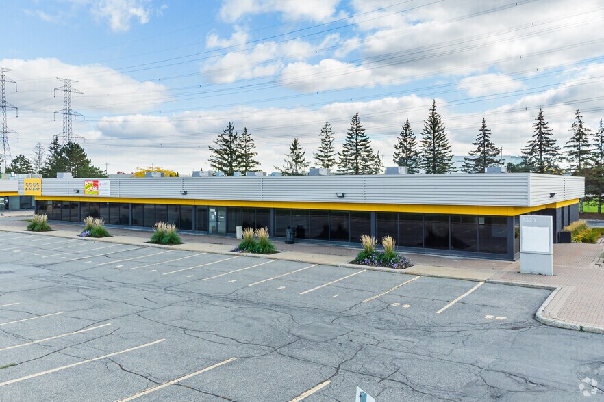 2323 St Laurent Blvd, Ottawa, ON à vendre - Photo principale - Image 1 de 1