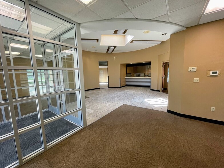 4375 Reading Rd, Cincinnati, OH for sale - Interior Photo - Image 3 of 6