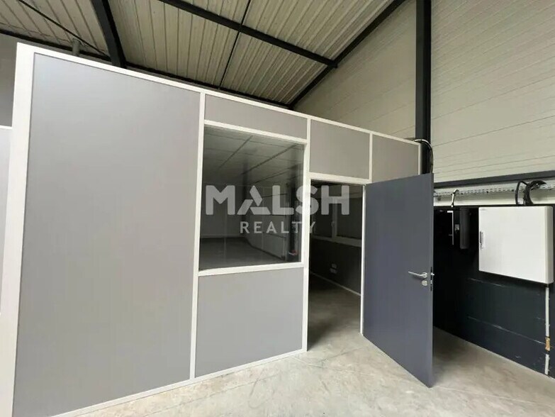 Flex in Sorbiers for lease - Interior Photo - Image 2 of 4