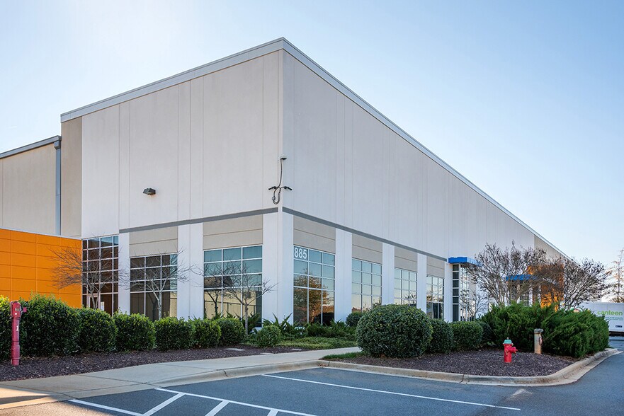 885 Paragon Way, Rock Hill, SC à vendre - Photo du bâtiment - Image 2 de 13