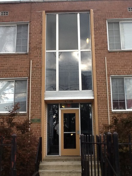 121 Yuma St SE, Washington, DC à vendre - Photo du bâtiment - Image 2 de 3