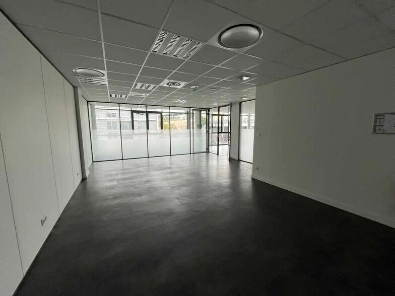 32 Rue Victor Lagrange, Lyon à louer - Photo du bâtiment - Image 2 de 16