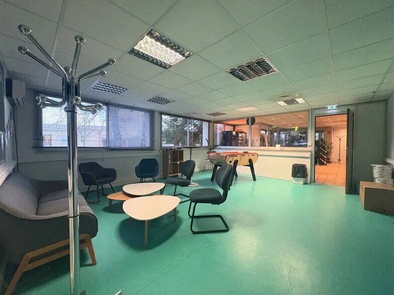 8 Chemin Des Joncs, Dardilly à vendre - Photo du bâtiment - Image 3 de 18
