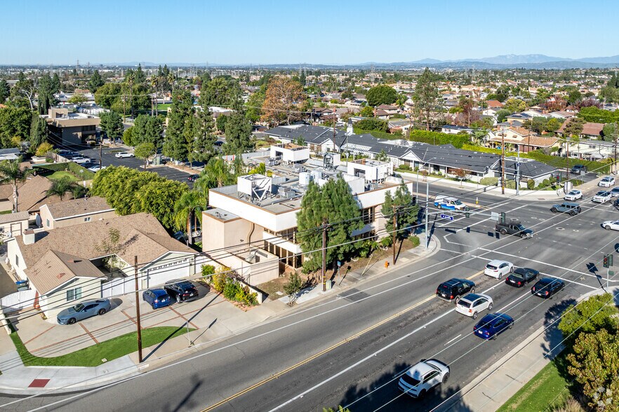 2914 E Katella Ave, Orange, CA à vendre - Aérien - Image 2 de 5