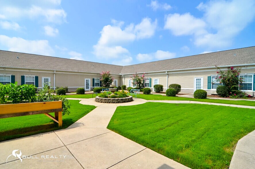 2115 Point Mallard Dr SE, Decatur, AL à vendre - Photo du bâtiment - Image 3 de 17