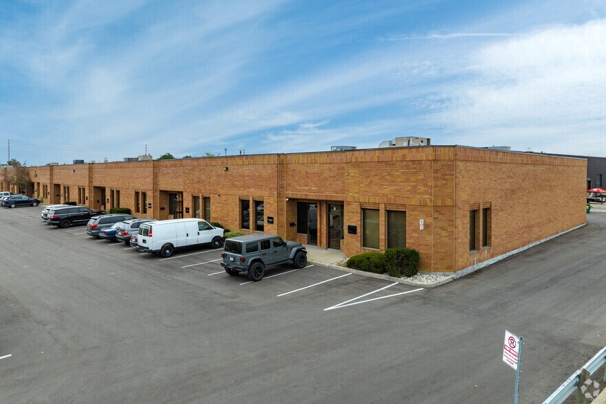6315 Shawson Dr, Mississauga, ON à vendre - Photo du bâtiment - Image 2 de 4