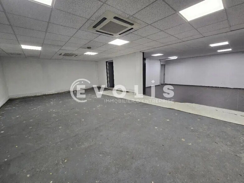 Flex in Les Ulis for lease - Interior Photo - Image 2 of 7