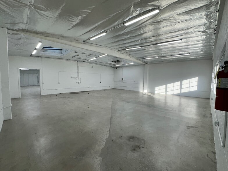 5894 Blackwelder St, Culver City, CA for lease - Building Photo - Image 2 of 6