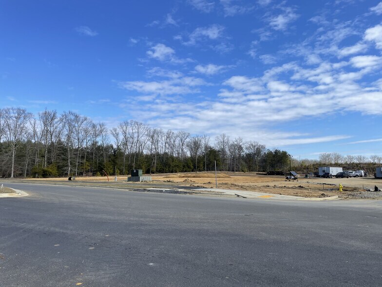 St. Charles Pky, White Plains, MD à vendre - Photo du bâtiment - Image 3 de 6