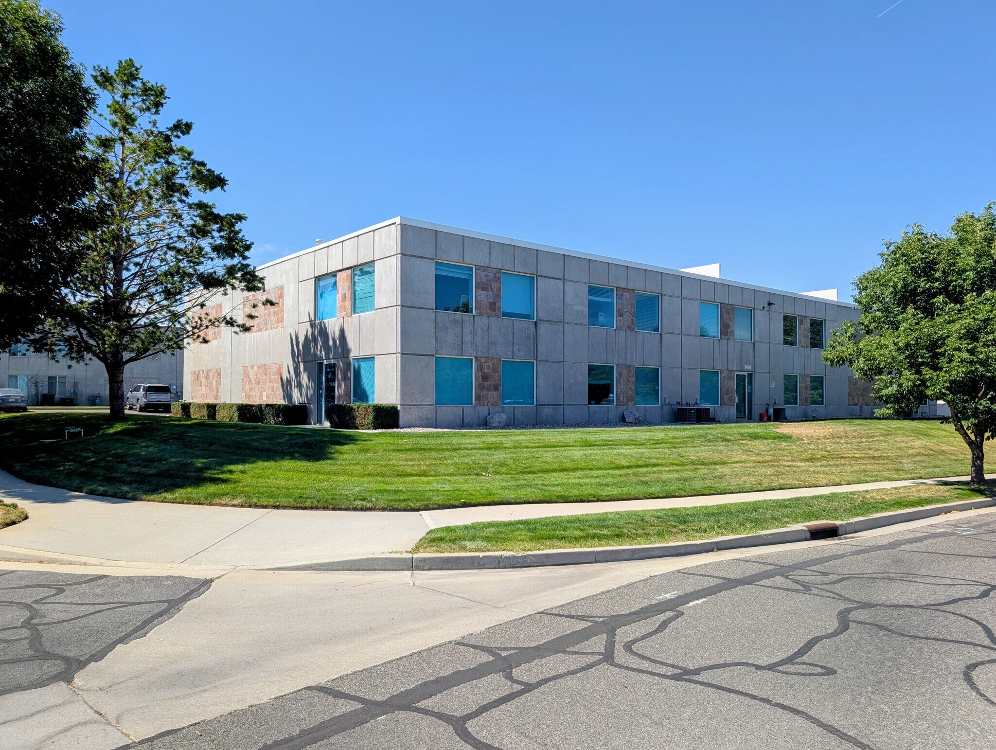 9418 S 670 W, Sandy, UT à vendre Photo du bâtiment- Image 1 de 1