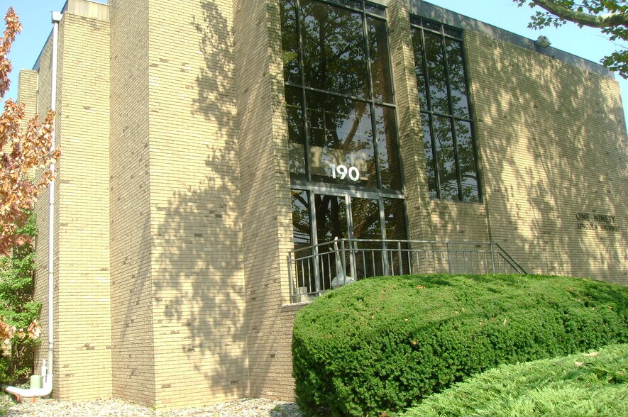 190 State Route 27, Edison, NJ à louer - Photo du bâtiment - Image 3 de 5