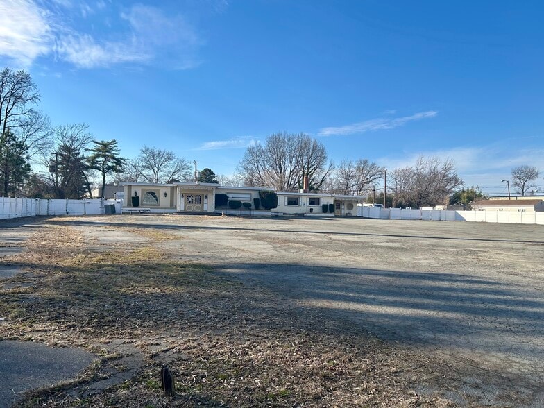 3810 Meadowbridge Rd, Richmond, VA for sale - Building Photo - Image 2 of 2