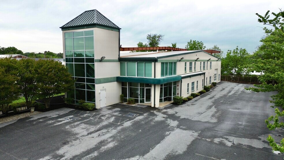 6339 Howard Ln, Elkridge, MD à vendre - Photo du bâtiment - Image 2 de 31