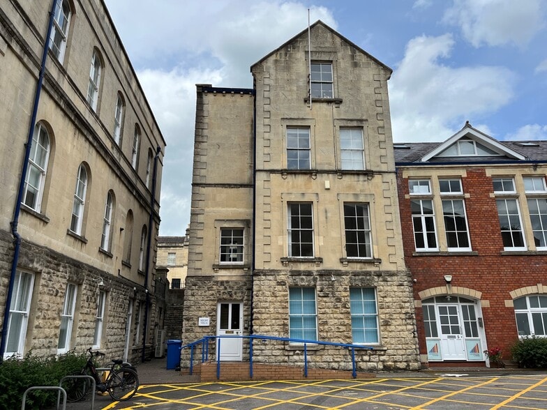 Upper Bristol Rd, Bath à louer - Photo du bâtiment - Image 1 de 8