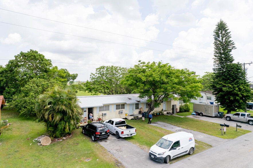 425 E Avenue A, Belle Glade, FL à vendre - Photo principale - Image 1 de 1