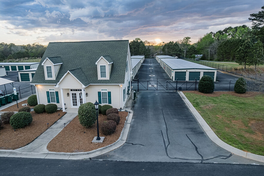 228 S Coble Ave, Oakboro, NC for sale - Building Photo - Image 1 of 1